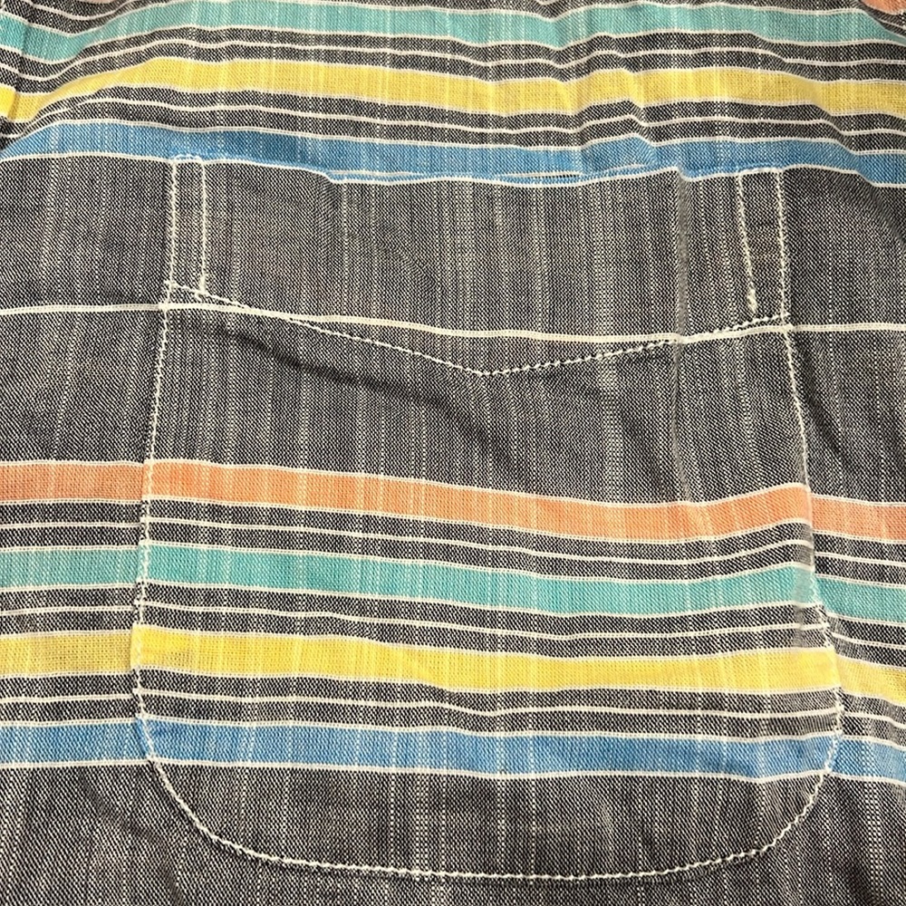 Short sleek button up - Picture 4 of 4